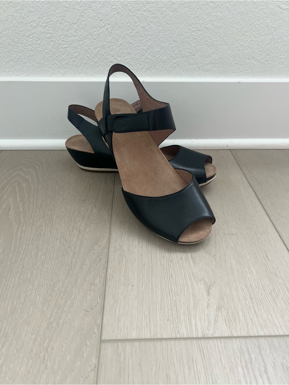 Dansko Black Leather Comfort Wedge Sandals Women’s EU 41 US 10.5-11 Like New
